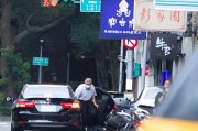 温州台当局这个单位的公车，给了狗了